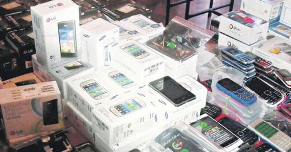 طنجة المتوسط : حجز بضائع مهربة بقيمة تفوق 3 ملايين درهم طنجة المتوسط : حجز بضائع مهربة بقيمة تفوق 3 ملايين درهم