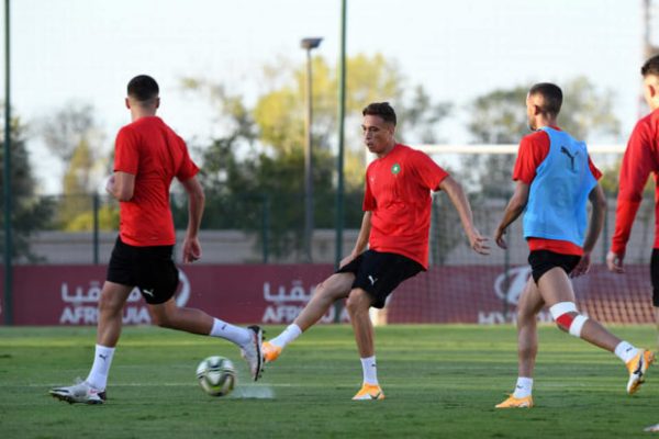 المنتخب الوطني .. وضع اللاعب سفيان شاكلا تحت البروتوكول الصحي بعد ثبوث إصابته بكوفيد -19
