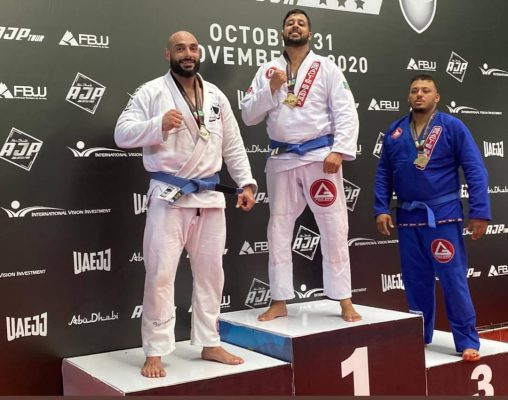 ياسين شحلو.. مراكشي يتألق بالبرازيل ويحصد الذهبية في رياضة الجيو-جيتسو (صور) | MCG24 | موقع إلكتروني مغربي شامل متجدد على مدار الساعة ياسين شحلو.. مراكشي يتألق بالبرازيل ويحصد الذهبية في رياضة الجيو-جيتسو (صور)