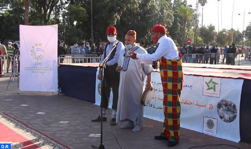 فنانون يعيدون الحياة إلى ساحة جامع الفنا بمراكش | MCG24 | موقع إلكتروني مغربي شامل متجدد على مدار الساعة فنانون يعيدون الحياة إلى ساحة جامع الفنا بمراكش