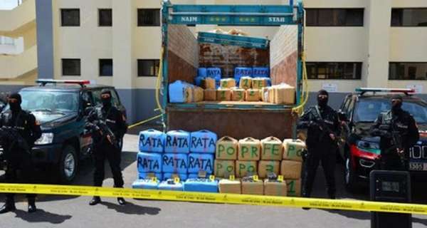 الدار البيضاء.. حجز طنين و340 كلغ من مخدر الشيرا على متن شاحنة لنقل البضائع