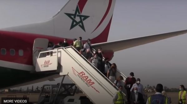 فرحة عارمة تغمر مغاربة العالم بعد العودة لأرض الوطن | MCG24 | موقع إلكتروني مغربي شامل متجدد على مدار الساعة فرحة عارمة تغمر مغاربة العالم بعد العودة لأرض الوطن