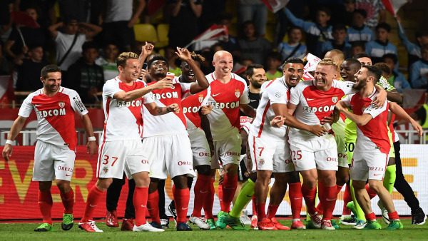 فرحة لاعبي نادي موناكو الفرنسي بتتويجه بطلا للدوري لأول مرة منذ 17 عاما -(أرشيفية) | MCG24 | موقع إلكتروني مغربي شامل متجدد على مدار الساعة
