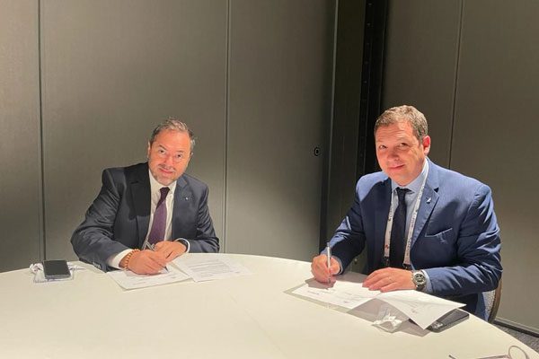 cooperation | MCG24 | موقع إلكتروني مغربي شامل متجدد على مدار الساعة الخطوط الملكية المغربية توقع اتفاق تعاون مع شركة طيران "العال"