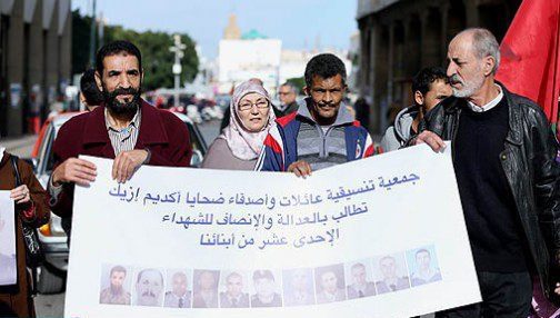 Sit-in-de-l-association-des-familles-des-victimes-de-GDIM-IZIK-M- | MCG24 | موقع إلكتروني مغربي شامل متجدد على مدار الساعة تنسيقية عائلات وأصدقاء ضحايا أحداث مخيم اكديم ازيك تؤكد عزمها مواصلة التصدي لكل محاولات إقحام ضحايا المخيم في "مسلسل سياسوي" يروم "تبييض" المجرمين