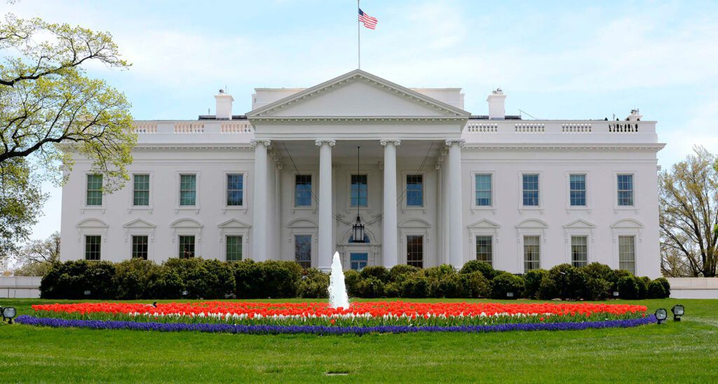 the-white-house-north-lawn-plus-fountain-and-flowers-credit-stephen-melkisethian_flickr-user-stephenmelkisethian | MCG24 | موقع إلكتروني مغربي شامل متجدد على مدار الساعة
