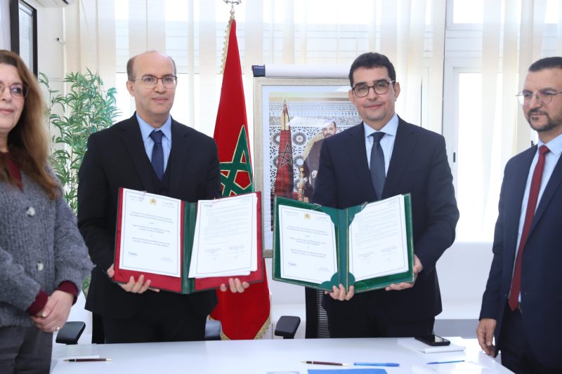 توقيع بروتوكول اتفاق بين الوكالة المغربية للأدوية والمنتجات الصحية والوكالة الوطنية لتقنين الأنشطة المتعلقة بالقنب الهندي بشأن مساطر تسجيل المنتجات الصحية القائمة على القنب الهندي. | MCG24 | موقع إلكتروني مغربي شامل متجدد على مدار الساعة توقيع بروتوكول اتفاق بين الوكالة المغربية للأدوية والمنتجات الصحية والوكالة الوطنية لتقنين الأنشطة المتعلقة بالقنب الهندي بشأن مساطر تسجيل المنتجات الصحية القائمة على القنب الهندي.