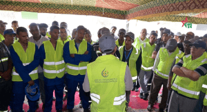 Gemini_Generated_Image_ekoyqaekoyqaekoy | MCG24 | موقع إلكتروني مغربي شامل متجدد على مدار الساعة Group of workers in bright yellow vests listening to a supervisor giving instructions under a canopy.