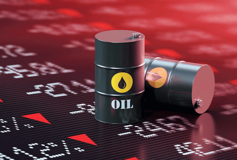 نفط-1024x692 1 | MCG24 | موقع إلكتروني مغربي شامل متجدد على مدار الساعة Oil barrels on a dark stock market background with red price indicators, symbolizing crude oil prices.