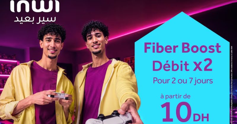Two young men in a neon-lit shop playing video games; large turquoise promo panel advertises Inwi Fiber Boost offer starting at 10 Dh (France/Arabic text visible).