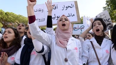 احتجاج سابق لطلبة كلية الطب | MCG24 | موقع إلكتروني مغربي شامل متجدد على مدار الساعة احتجاج سابق لطلبة كلية الطب