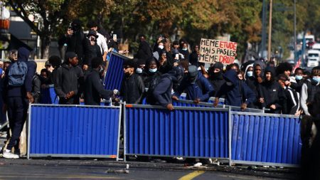 2026-10-02T120129Z-1186691067-RC20VNAHEKPY-RTRMADP-3-FRANCE-PROTEST | MCG24 | موقع إلكتروني مغربي شامل متجدد على مدار الساعة