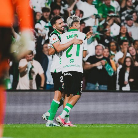 المهاجم المغربي ياسر الزابيري يحتفل بتسجيل هدفه السابع في الدوري الإسباني.