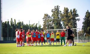 يواصل المنتخب الوطني المغربي النسوي لأقل من 17 سنة استعداداته للمشاركة في نهائيات كأس العالم، التي تحتضنها المملكة المغربية