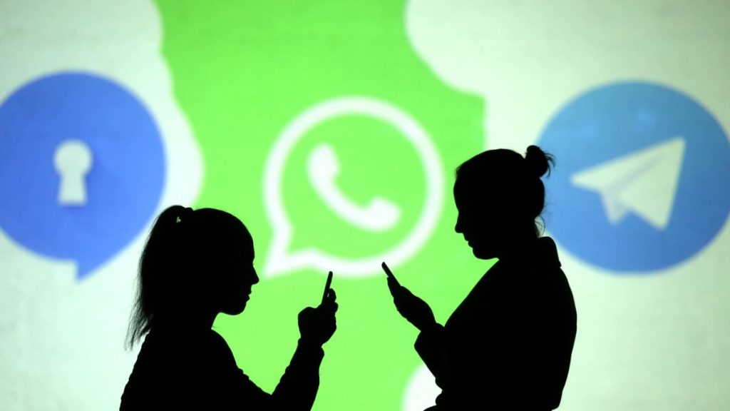 الاطمئنان على أحوال الأهل والمعارف ودعمهم نفسيا أضعف الإيمان