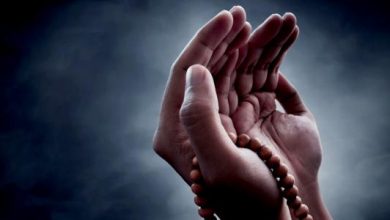 يهلل أو يكبر