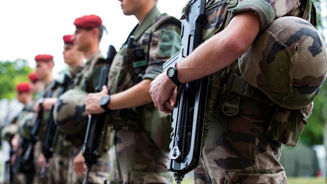 نشر وحدات من الجيش في ميلانو لمراقبة الامتثال لتدابير العزل نشر وحدات من الجيش في ميلانو لمراقبة الامتثال لتدابير العزل
