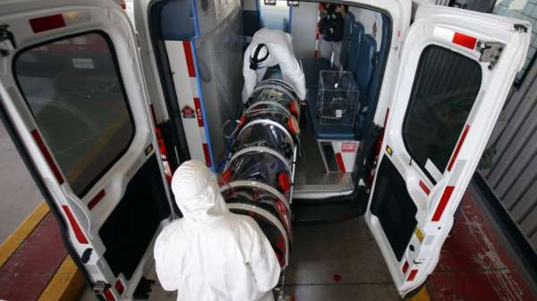 شباب مصابين بكورونا بدون أعراض