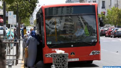 التباعد الاجتماعي داخل إحدى الحافلات