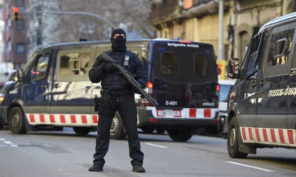 إسبانيا .. تفكيك خلية للتجنيد واستقطاب عناصر لأغراض إرهابية