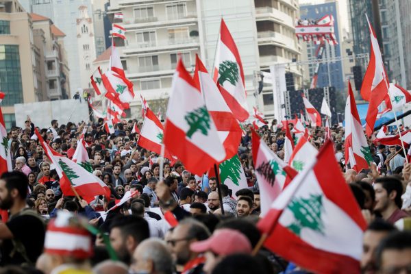 احتجاجات شعبية بلبنان تنديدا بتردي الأوضاع المعيشية
