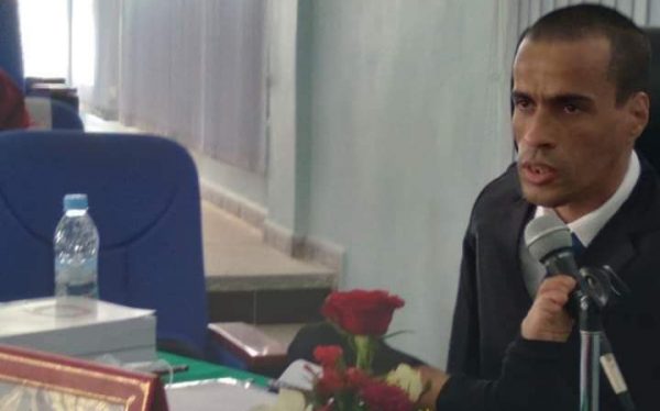 بتحدي الإعاقة، وبالإصرار والعزيمة، يحصل الطالب مبارك رحال على شهادة دكتوراه باستحقاق كبير