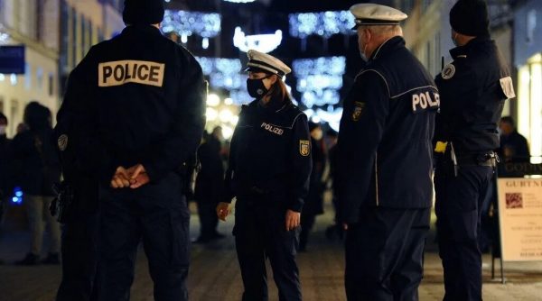 مختل عقليا يقتل 3 دركيين ويجرح رابعا في فرنسا | MCG24 | موقع إلكتروني مغربي شامل متجدد على مدار الساعة مختل عقليا يقتل 3 دركيين ويجرح رابعا في فرنسا