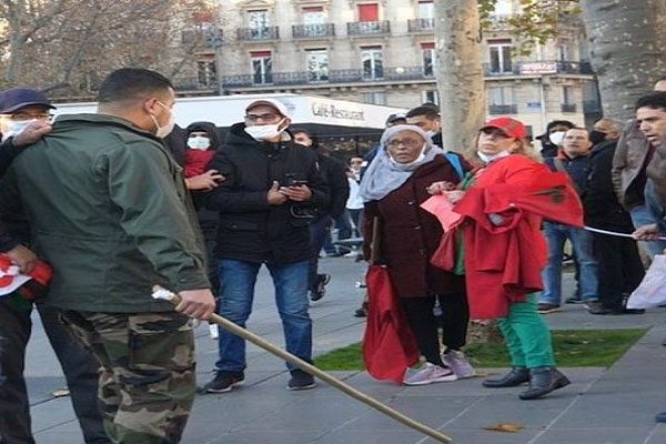اللجوء إلى القضاء الفرنسي على خلفية قيام موالين لـ “البوليساريو” بالاعتداء على نساء مغربيات خلال مظاهرة بباريس اللجوء إلى القضاء الفرنسي على خلفية قيام موالين لـ "البوليساريو" بالاعتداء على نساء مغربيات خلال مظاهرة بباريس