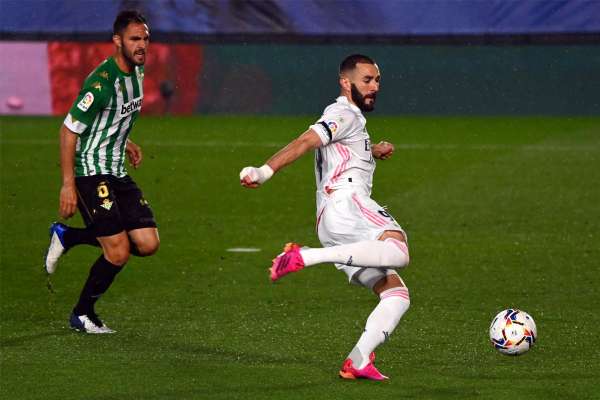 ريال مدريد يتعادل بميدانه مع بيتيس ويضيع نقطتين في الصراع من أجل اللقب