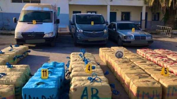 السعيدية: فتح بحث قضائي لتحديد المتورطين في محاولة تهريب أربعة أطنان و300 كيلوغرام من مخدر الشيرا عبر المسالك البحرية