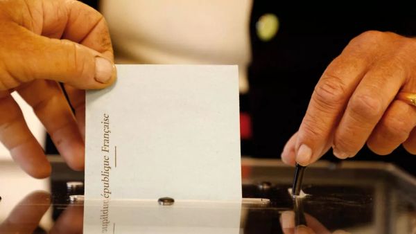 فرنسا.. افتتاح مكاتب التصويت برسم انتخابات الجهات والمقاطعات