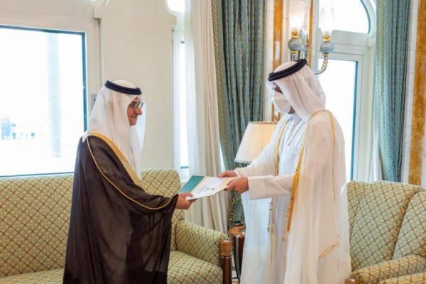 وزير الخارجية القطري يتسلم أوراق اعتماد سفير السعودية لدى الدوحة