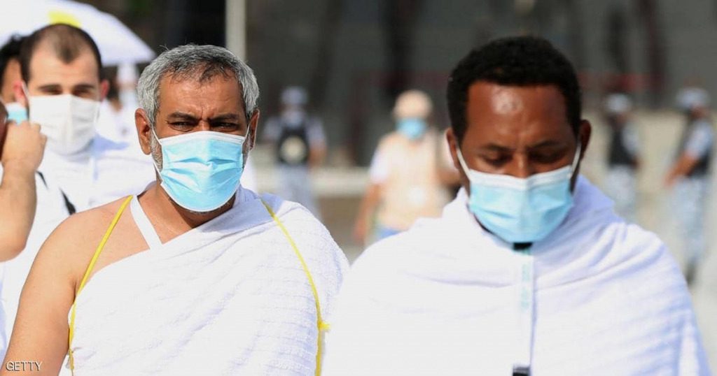 ضيوف الرحمن يتوافدون الى صعيد عرفة لتأدية الركن الأعظم