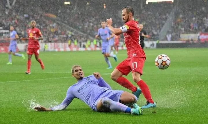برشلونة الإسباني ينهزم وديا أمام سالزبورج النمساوي بهدفين لهدف