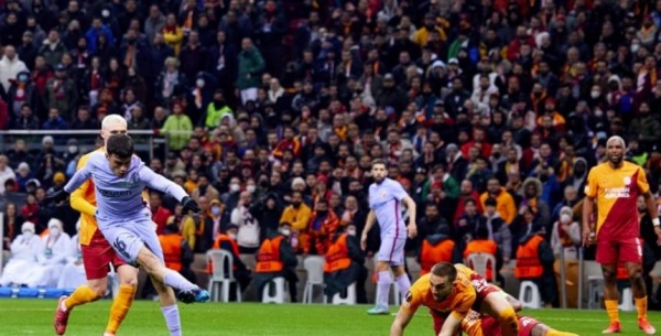 بطولة الدوري الأوروبي ..برشلونة يهزم غلطة سراي بصعوبة ويتأهل الى دور الربع