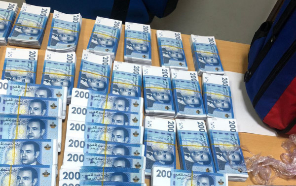 تزوير الأوراق المالية وعرضها للتداول