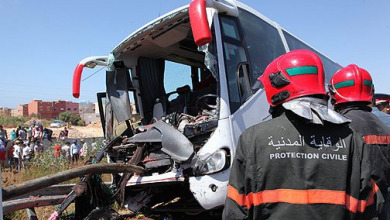 إصابة 35 شخصا، اثنان منهم إصابتهما خطيرة، في حادث انقلاب حافلة لنقل المسافرين