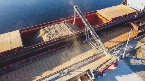 سفن شحن محملة بالحبوب