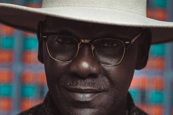 المغني السنغالي إسماعيل توري