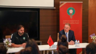 فوزي لقجع يحفز لاعبات المنتخب الوطني لكرة القدم النسوية