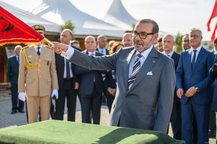 الملك محمد السادس يعطي انطلاقة مشاريع سككية مهيكلة | MCG24 | موقع إلكتروني مغربي شامل متجدد على مدار الساعة الملك محمد السادس يعطي انطلاقة مشاريع سككية كبرى بالدار البيضاء، بناء محطات جديدة من الجيل الحديث، شبكة قطارات قرب حضرية، خط فائق السرعة القنيطرة مراكش، تطوير البنية التحتية للنقل السككي، تحسين خدمات التنقل الحضري والجهوي
