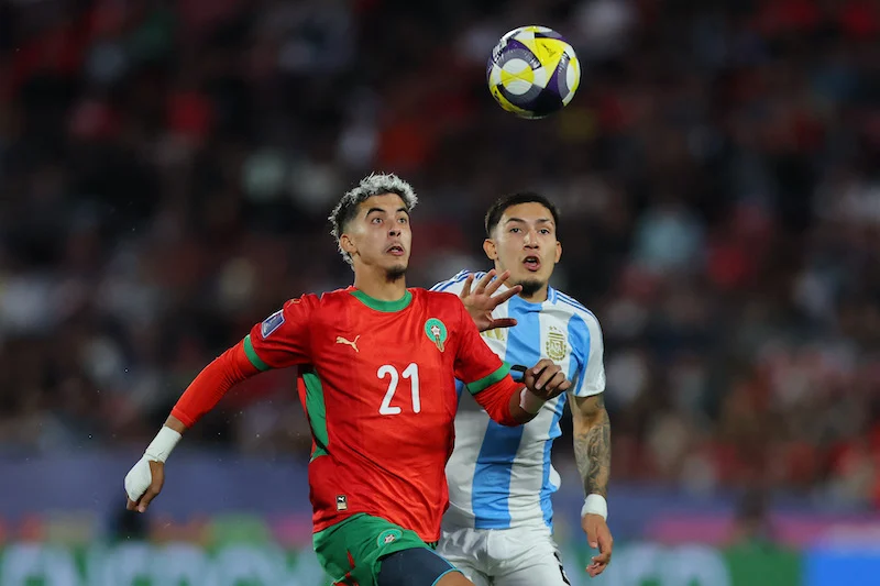 maroc-argentine | MCG24 | موقع إلكتروني مغربي شامل متجدد على مدار الساعة المنتخب المغربي لأقل من 20 سنة يحتفل برفع كأس العالم بعد فوزه على الأرجنتين 2-0 في ملعب سانتياغو الوطني بالشيلي.