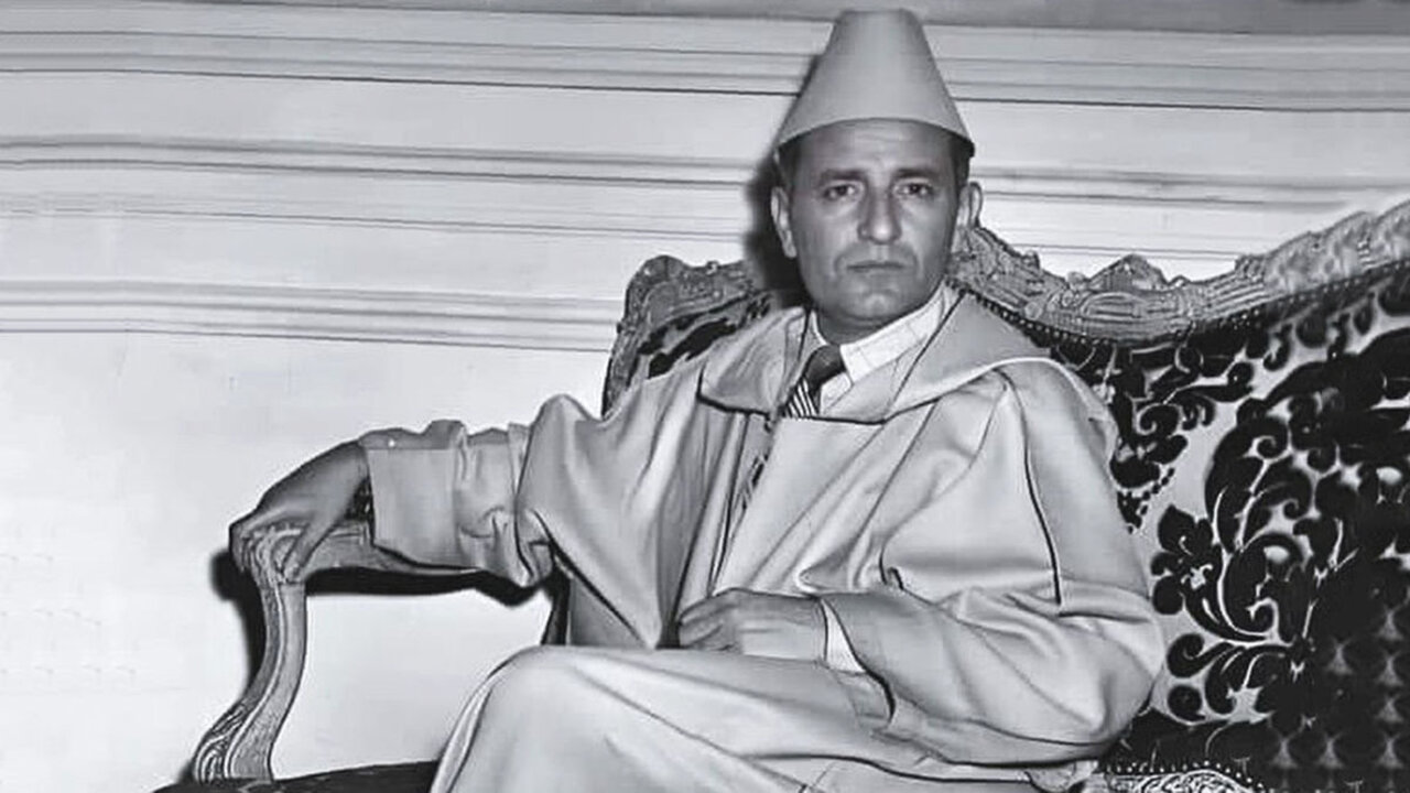 2024111514534783627 | MCG24 | موقع إلكتروني مغربي شامل متجدد على مدار الساعة الملك محمد الخامس جالس على عرشه في فترة الاستقلال