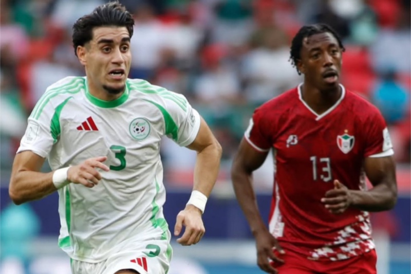 لقطة من مباراة السودان والجزائر في كأس العرب 2025 تظهر الالتحامات والندية داخل المستطيل الأخضر