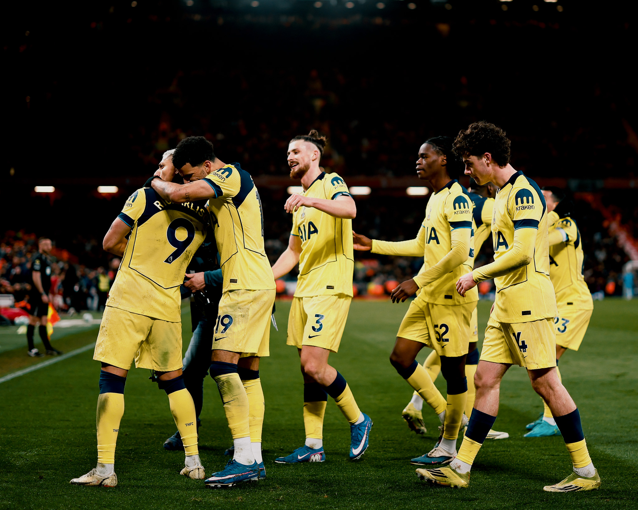 Richarlison of Tottenham Hotspur celebrates their goal to make it 1-1 | MCG24 | موقع إلكتروني مغربي شامل متجدد على مدار الساعة