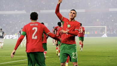 لاعبو المنتخب المغربي يحتفلون بالفوز على الباراغواي 2-1