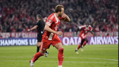 بايرن ميونيخ يحتفل بالتأهل إلى نصف نهائي دوري أبطال أوروبا بعد الفوز على ريال مدريد في ملعب أليانز أرينا.