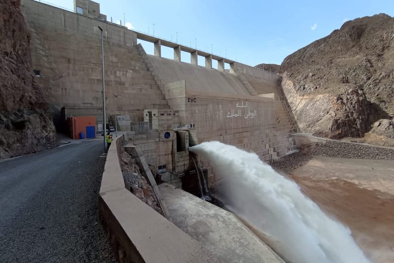 64e745e878358 | MCG24 | موقع إلكتروني مغربي شامل متجدد على مدار الساعة A concrete dam spouting a powerful jet of water through a spillway, with rocky terrain and a road along the left side.