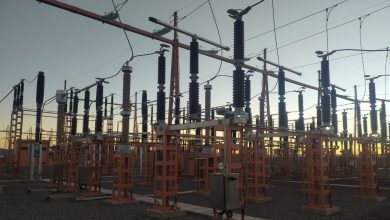 6CSSSNKJBJBFZFRHN5S3DQU2LU | MCG24 | موقع إلكتروني مغربي شامل متجدد على مدار الساعة Electrical substation with rows of tall, black ceramic insulators on orange steel frames and overhead power lines at dusk, gravel ground surrounding equipment.