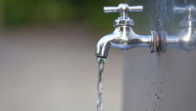 Buitenkraan_plaatsen_afbeelding_1 | MCG24 | موقع إلكتروني مغربي شامل متجدد على مدار الساعة Chrome outdoor faucet with water streaming from the spout